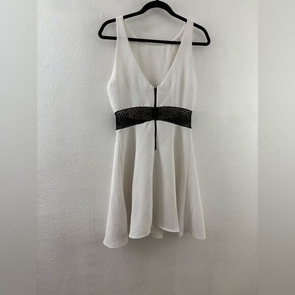 ALICE + OLIVIA Rowan Crochet Cutout white Mini Dress size XS - Picture 1 of 6